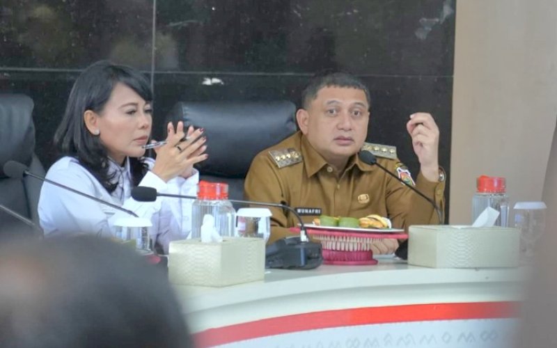 RAKOR. Wali Kota Makassar Munafri Arifuddin dan Staf Khusus Kementerian ATR/BPN Bidang Reforma Agraria Rezka Oktoberia menghadiri Rapat Koordinasi antara Pemkot Makassar dan BPN yang berlangsung di Balai Kota Makassar, Senin (13/10/2025). foto: istimewa