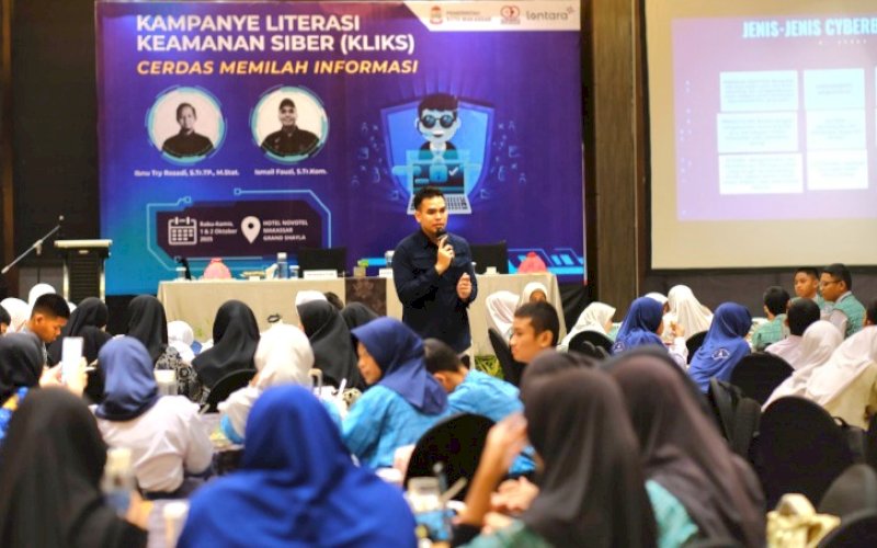 KAMPANYE LITERASI. Diskominfo Kota Makassar menggelar program Kampanye Literasi Keamanan Siber (KLiKS) dengan tema 'Cerdas Memilah Informasi' bagi peserta didik SMP di Novotel Makassar, 1-2 Oktober 2025. foto: istimewa