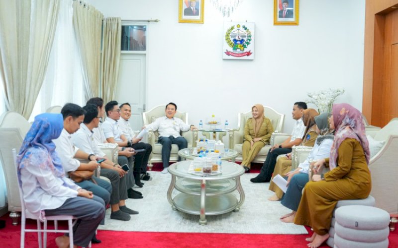 PERTEMUAN. Wakil Gubernur Sulsel, Fatmawati Rusdi, saat menghadiri Exit Meeting Hasil Pemeriksaan Kepatuhan Pendahuluan atas Belanja Daerah Tahun Anggaran 2024 dan 2025 (s.d. Triwulan III) oleh BPK Perwakilan Sulsel di Rumah Jabatan Wakil Gubernur, Senin (20/10/2025). foto: istimewa