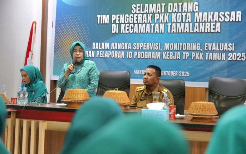 SMEP. TP PKK Kota Makassar melaksanakan kegiatan Supervisi, Monitoring, Evaluasi, dan Pelaporan (SMEP) di Kantor Kecamatan Tamalanrea, Kota Makassar, Senin (13/10/2025). foto: istimewa