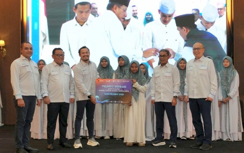 SANTUNAN. PT Pelabuhan Indonesia (Persero) atau Pelindo Regional 4 memberikan santunan kepada 1.150 anak yatim yang tersebar di sepuluh cabang di wilayah kelolaan, yaitu Regional 4 Makassar, Biak, Bontang, Fakfak, Gorontalo, Manado, Manokwari, Nunukan, Tanjung Redeb, dan Regional 4 Tolitoli, dalam rangka Hari Pelindo ke-4 2025 yang dirayakan setiap 1 Oktober bertepatan dengan Hari Kesaktian Pancasila, Rabu (1/10/2025). foto: istimewa