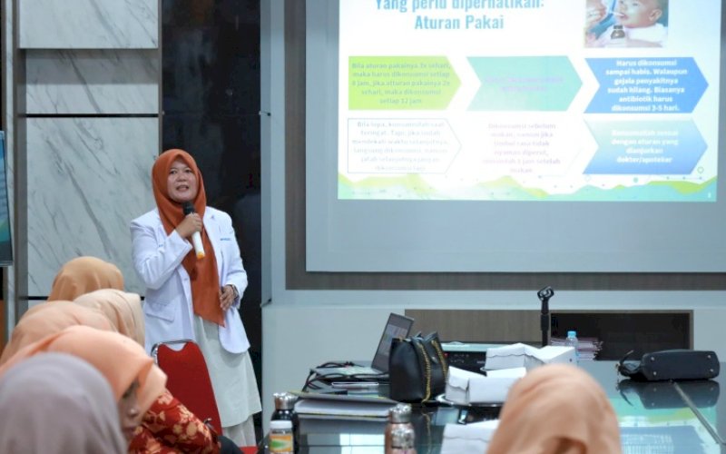 PENYULUHAN. DWP Kabupaten Bulukumba menggelar penyuluhan kesehatan bertema 'Penggunaan Antibiotik yang Bijak', yang dibawakan narasumber, dr Utma Laela Warka SpMK di Ruang Rapat Sekda Kabupaten Bulukumba. foto: istimewa