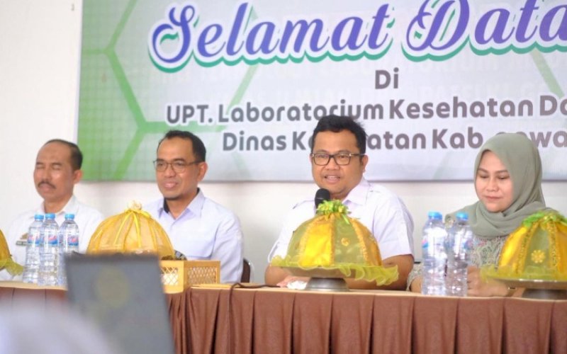 PERTEMUAN. Wakil Bupati Gowa, Darmawangsyah Muin, menghadiri pertemuan Percepatan BLUD RSUD Syekh Yusuf dan Puskesmas Tingkat Kabupaten Gowa di Aula Dinas Kesehatan Gowa, Rabu (19/11/2025). foto: istimewa