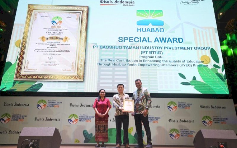 PENGHARGAAN. PT Baoshuo Taman Industry Investment Group (BTIIG) atau Huabao Indonesia berhasil meraih dua penghargaan sekaligus dalam bidang Corporate Social Responsibility (CSR) pada ajang Bisnis Indonesia Corporate Social Responsibility Awards 2025 (BISRA 2025) yang bertajuk 'Transforming CSR Into Meaningful Impact During Uncertain Time', Selasa (1/10/2025). foto: istimewa