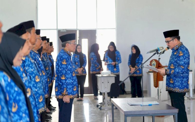 PENGUKUHAN. Sekda Provinsi Sulsel, Jufri Rahman, secara resmi mengukuhkan Dewan Pengurus Korpri Kabupaten Bantaeng masa bakti 2025&ndash;2030 di Aula Kantor Perpustakaan Kabupaten Bantaeng, Rabu (12/11/2025). foto: istimewa