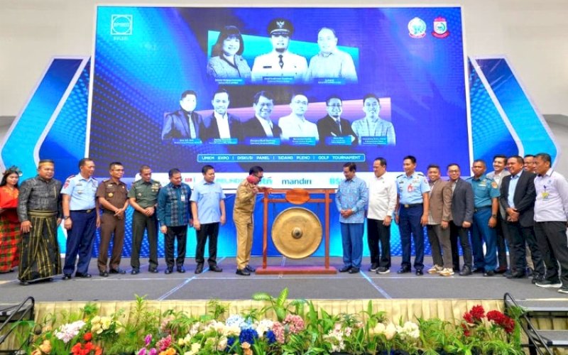 PEMBUKAAN. Sekda Provinsi Sulsel, Jufri Rahman, membuka secara resmi Rapat Kerja Konsultasi Provinsi (Rakerkonprov) Asosiasi Pengusaha Indonesia (Apindo) Sulsel 2025 di Claro Hotel Makassar, Senin (10/11/2025). foto: istimewa