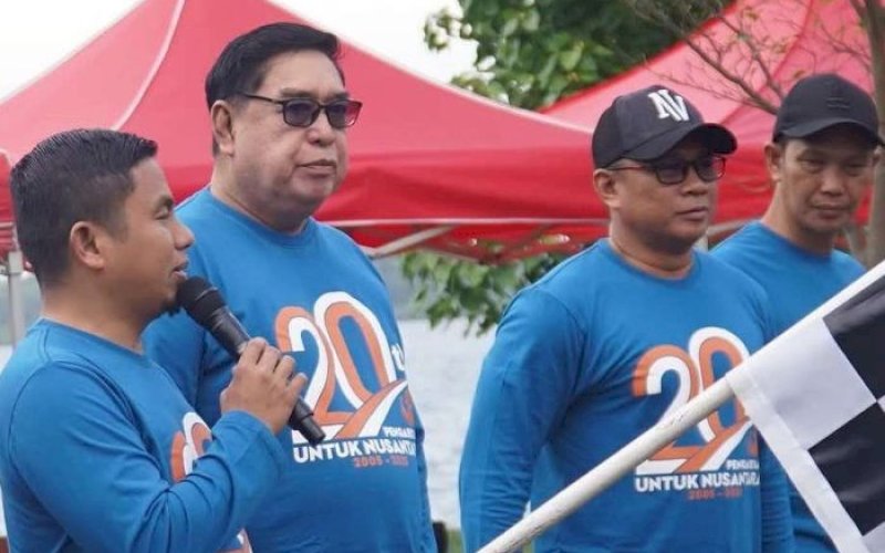 REUNI. Pj Wali Kota Parepare dan Wali Kota dan Wakil Wali Kota terpilih hadir pada reuni akbar Aparatur Sipil Negara (ASN) Angkatan 2005 Kota Parepare di Taman Mattirotasi, Parepare, (10/2/2025). foto: istimewa