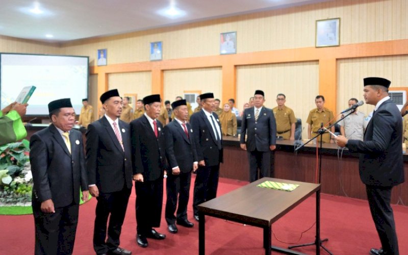 PELANTIKAN. Bupati Bantaeng, M Fathul Fauzy Nurdin, secara resmi melantik pengurus Badan Amil Zakat Nasional (Baznas) Kabupaten Bantaeng periode 2025-2030 di Ruang Pola Kantor Bupati Bantaeng, Senin (3/11/2025). foto: istimewa