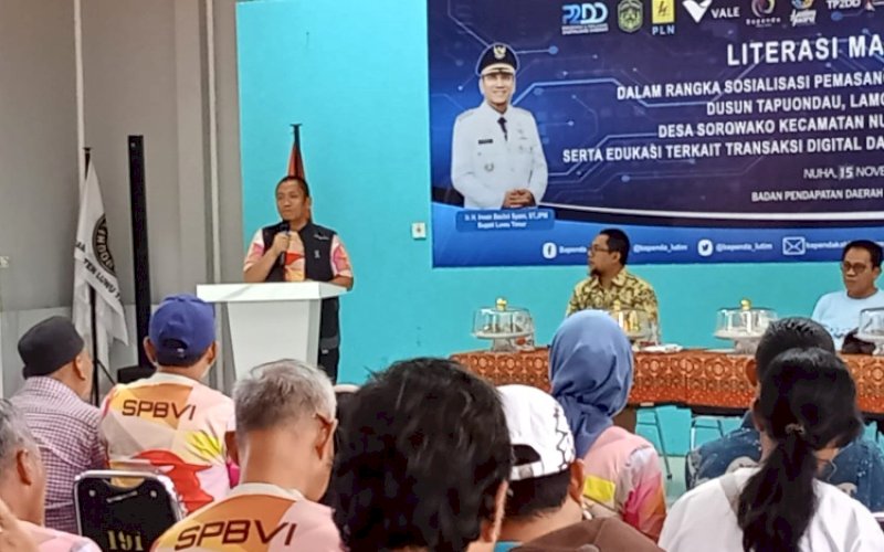 SOSIALISASI. Bupati Luwu Timur, Irwan Bachri Syam, menghadiri sosialisasi kelistrikan yang digelar PT Vale Indonesia Tbk bersama-sama dengan Pemkab Lutim dan PT PLN (Persero) ULP Palopo di Gedung Matano Player Sorowako, Lutim, Sabtu (15/11/2025). foto: istimewa