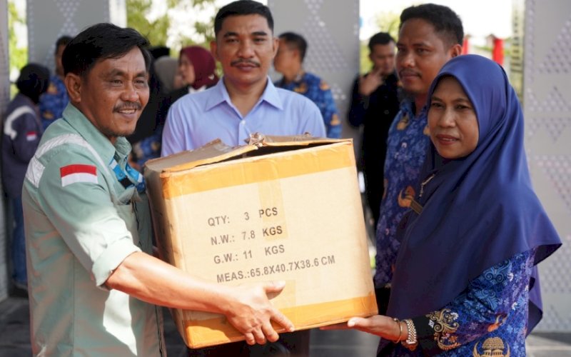 PENYERAHAN. PT Vale Indonesia Tbk (PT Vale) melalui Indonesia Growth Project (IGP) Morowali menyerahkan bantuan sarana kesehatan kepada 13 desa pemberdayaan dan dua puskesmas, yakni Puskesmas Bahomotefe dan Puskesmas Bahodopi. foto: istimewa