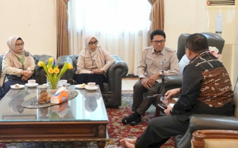 AUDIENSI. Kepala Pusat Pengendalian Lingkungan Hidup Sulawesi dan Maluku Kementerian Lingkungan Hidup (Pusdal LH Suma-KLH) Azri Rasul, saat melakukan audiensi dengan Wali Kota Makassar Munafri Arifuddin di kediaman Wali KotaMakassar, Kamis (22/1/2026). foto: istimewa