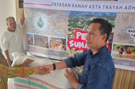 Gubernur Sulsel Terima Bantuan Yagatra Alumni FH Unhas 83 untuk Korban Bencana Aceh Tamiang