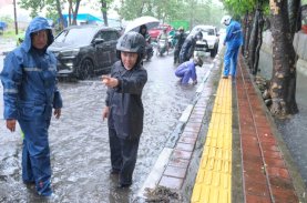 Bupati Gowa Cek Langsung Titik Genangan Air Rawan Banjir di Somba Opu