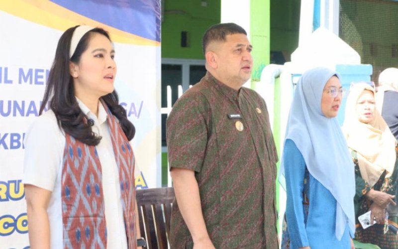 KUNJUNGAN KERJA. Wali Kota Makassar Munafri Arifuddin bersama Ketua TP PKK Kota Makassar Melinda Aksa mendampingi Wakil Menteri Kependudukan dan Pembangunan Keluarga (Wamendukbangga) Ratu Ayu Isyana Bagoes Oka melakukan kunjungan kerja di Kecamatan Manggala, Kota Makassar, Jumat (30/1/2026). foto: istimewa