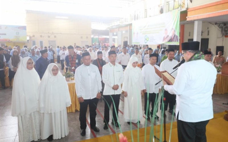 PELANTIKAN. Wali Kota Makassar, Munafri Arifuddin, melantik pemgurus Forum Komunikasi Pondok Pesantren (FKPP) Kota Makassar di Kantor Kementerian Agama Kota Makassar, Rabu (21/1/2026). foto: istimewa