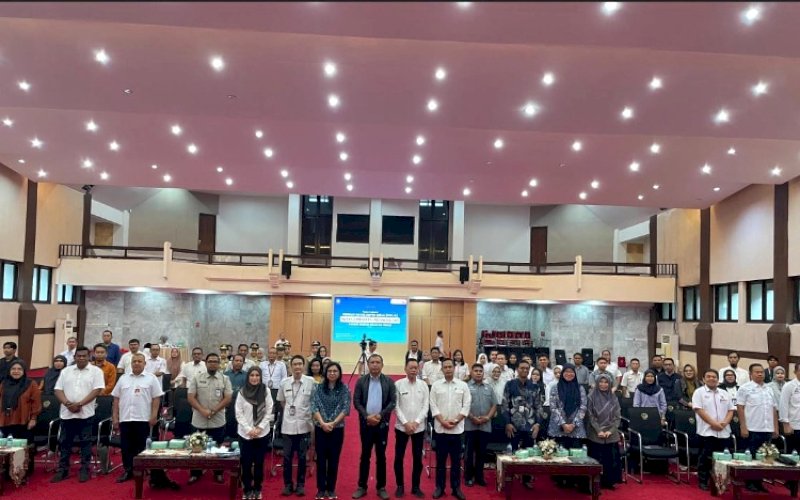 RAPAT. Rapat Asistensi Penguatan Kelompok Kerja (Pokja) Indeks Demokrasi Indonesia (IDI) Wilayah Timur di Gedung Pola, Kantor Gubernur, Makassar, Rabu (28/1/2026). foto: istimewa