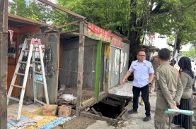 Pemkot Makassar Tata Lapak PKL di Depan Ruko Permata Sari Alauddin