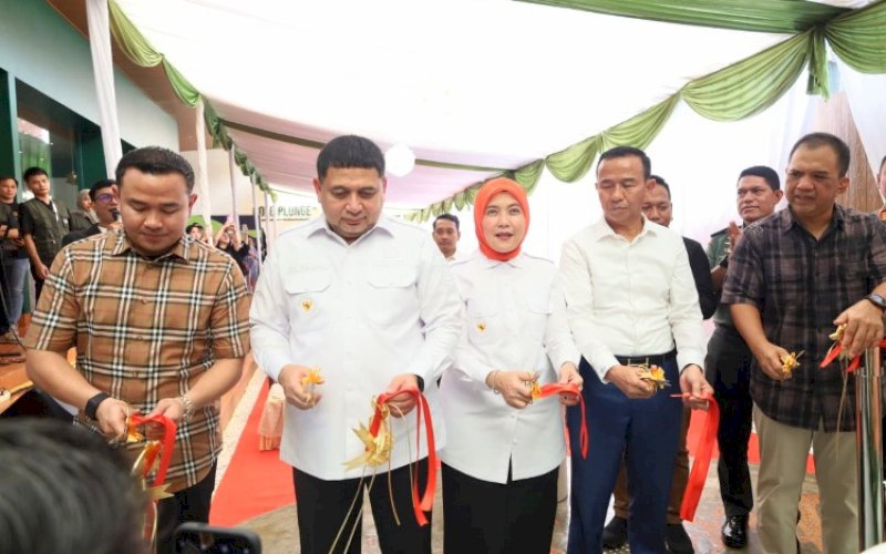 PERESMIAN. Wali Kota Makassar Munafri Arifuddin bersama Wakil Wali Kota Makassar Munafri Aliyah Mustika Ilham meresmikan Lapangan Rebound Padel di Jl Karunrung, Kota Makassar, Rabu (11/2/2026). foto: istimewa
