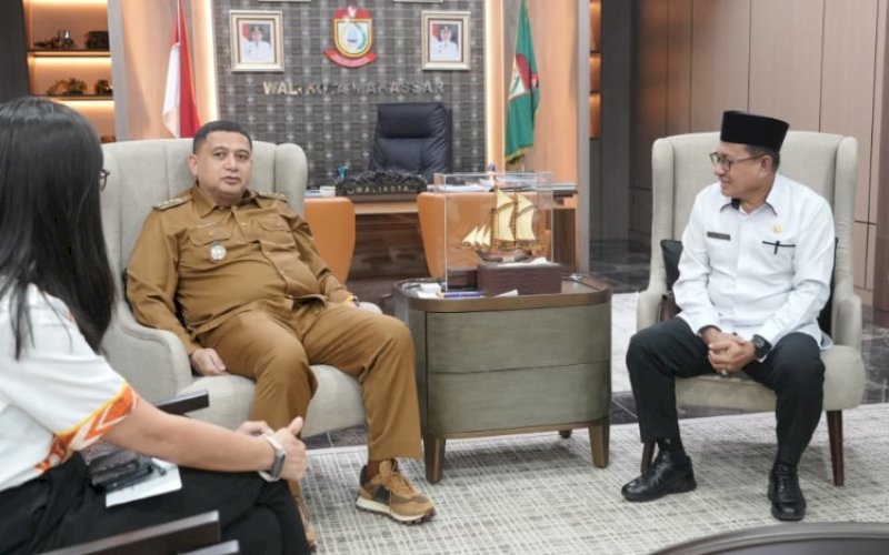 PERTEMUAN. Wali Kota Makassar Munafri Arifuddin saat menerima audiensi Kepala Kantor Kementerian Agama Kota Makassar Muhammad bersama jajaran pengurus FKUB dan Panitia Jappa Jokka Cap Go Meh 2026 terkait rencana peluncuran lima Kelurahan Sadar Kerukunan, Senin (23/2/2026). foto: istimewa