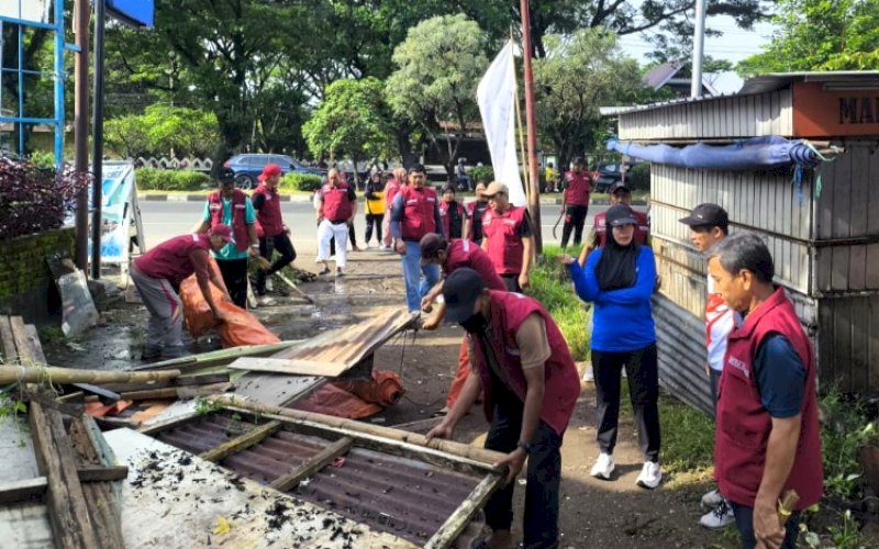 PENERTIBAN..Penertiban lapak di Panaikang, Kecamatan Panakkukang, Kota Makassar, Minggu (15/2/2026). foto: istimewa