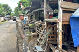 Lapak PKL Kambing 34 Tahun Tutupi Drainase di Manuruki Ditertibkan Pemkot Makassar