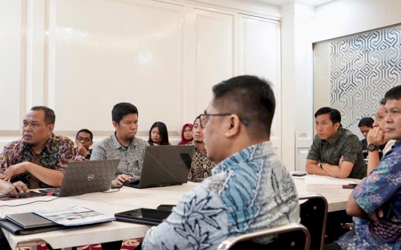 RAPAT. Kepala DBMBK Provinsi Sulsel, Andi Ihsan, menghadiri rapat Pembahasan Preservasi Jalan Multiyears Project (MYP) Paket VI digelar di Ruang Rapat Toraja Room, Kantor Gubernur Sulsel, Kamis (12/3/2026). foto: istimewa