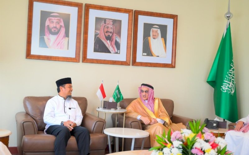 SILATURAHMI. Gubernur Sulsel Andi Sudirman Sulaiman melakukan pertemuan silaturahmi dengan Duta Besar Arab Saudi untuk Indonesia, Faisal Abdullah Al Amoudi di Jakarta, Rabu (11/3/2026). foto: istimewa