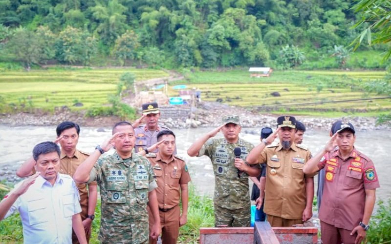 LAUNCHING. Gubernur Sulsel Andi Sudirman Sulaiman menghadiri Launching 200 Titik Jembatan Gantung Aramco dan Belly sebagai Perintis Garuda se-Indonesia yang dilakukan Presiden RI Prabowo Subianto melalui TNI AD. foto: istimewa