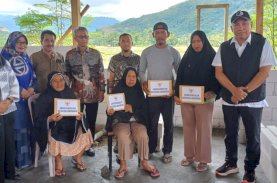 Andi Sudirman Sulaiman Salurkan Bantuan Kebencanaan untuk Korban Kebakaran di Bua Luwu