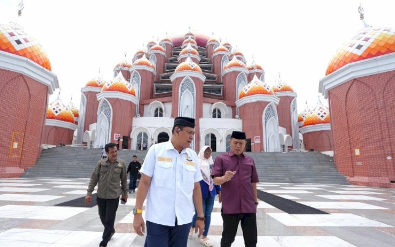 KUNJUNGAN. Dinas Sumber Daya Air, Cipta Karya, dan Tata Ruang (SDACKTR) Provinsi Sulsel mendampingi kunjungan lapangan Komisi D DPRD Provinsi Sulsel di Masjid Kubah 99 Asmaul Husna, kawasan Center Point of Indonesia (CPI), Makassar, Kamis (5/3/2026). foto: istimewa