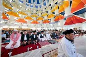 Puluhan Ribu Masyarakat Sulsel Salat Id di Masjid Kubah 99 Asmaul Husna