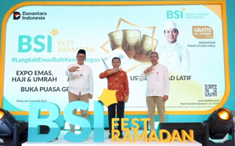 BSI FEST RAMADAN. Asisten II Bidang Ekonomi dan Pembangunan Pemkot Makasaar Zainal Ibrahim bersama Regional CEO BSI Region Makassar Sukma Dwie Priardi membuka secara resmi BSI Fest Ramadan 2026 di Trans Studio Mall (TSM) Makassar, Kamis (12/3/2026) sore. foto: istimewa