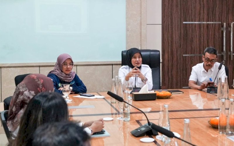 RAKOR. Wakil Wali Kota Makassar, Aliyah Mustika Ilham, menghadiri rapat koordinasi bersama Kementerian Kesehatan RI dan Perumda Air Minum (PDAM) Kota Makassar guna membahas pemenuhan kebutuhan air bersih bagi Rumah Sakit Mata Makassar yang berlokasi di kawasan Tallasa City, Kota Makassar, Rabu (29/4/2026). foto: istimewa