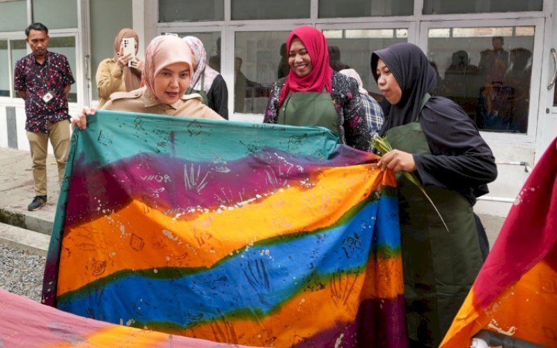 KUNJUNGAN. Wakil Wali Kota Makassar, Aliyah Mustika Ilham, melakukan kunjungan kerja ke Sentra Wirajaya Kementerian Sosial RI di Makassar dalam rangka meninjau pelaksanaan pelatihan berbasis kompetensi bagi masyarakat rentan binaan, Selasa (21/4/2026). foto: istimewa 