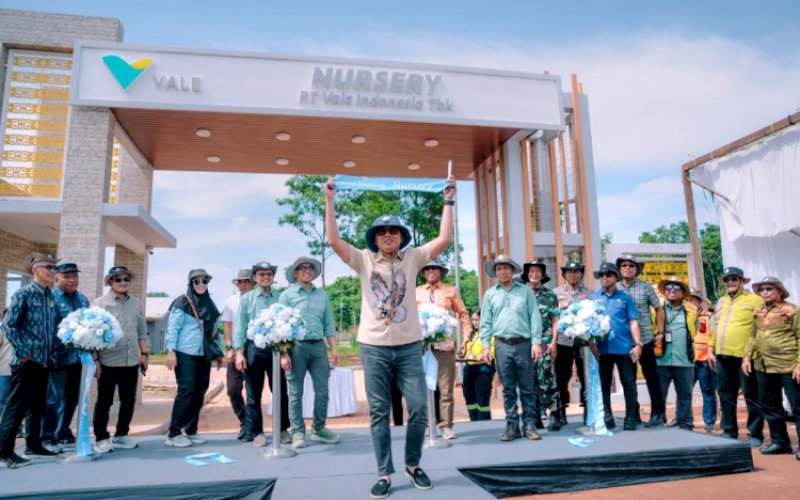 PERESMIAN. Bupati Kolaka Amri didampingi CEO PT Vale Indonesia Tbk Bernardus Irmanto meresmikan Nursery Pomalaa yang terletak di Kecamatan Tanggetada, Kabupaten Kolaka, Sultra, Sabtu (28/2/2026) lalu. foto: istimewa