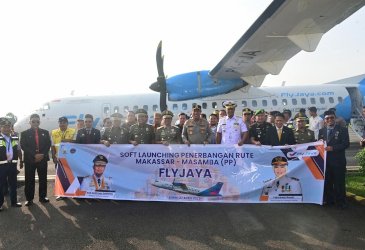 Penerbangan Perdana Masamba-Makassar Resmi Mengudara, Andi Sudirman Sulaiman Ajak Masyarakat Manfaatkan Layanan