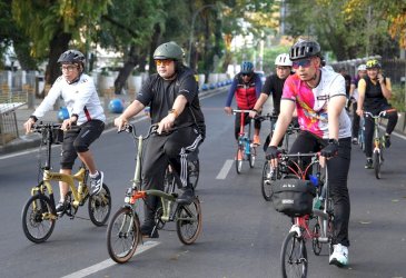 Munafri Arifuddin Gowes Bareng SKPD Tinjau Jumat Bersih di Dua Kecamatan