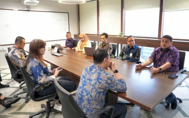 PERTEMUAN. Wali Kota Makassar Munafri Arifuddin bertemu Deputi Bidang Koordinasi Infrastruktur Dasar Kementerian Koordinator Bidang Infrastruktur dan Pembangunan Kewilayahan Muhammad Rachmat Kaimuddin di Gedung Danantara Indonesia, Jakarta, Selasa (21/6/2026). foto: istimewa