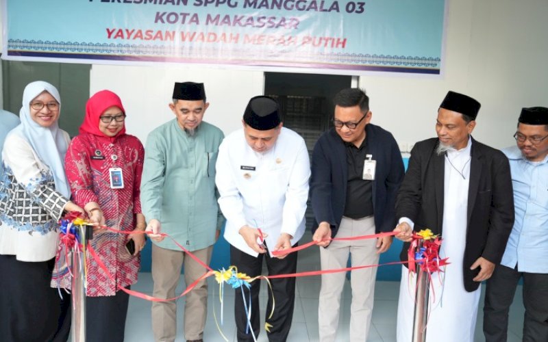 PERESMIAN. Wali Kota Makassar, Munafri Arifuddin, saat menghadiri peresmian Satuan Pelayanan Pemenuhan Gizi (SPPG) Manggala 03 yang dikelola Yayasan Wadah Merah Putih dari Wahdah Islamiyah di Jl Antang Raya, Kota Makassar, Jumat (10/4/2026). foto: istimewa