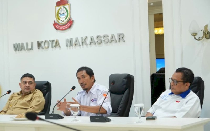 PERTEMUAN. Wali Kota Makassar, Munafri Arifuddin, menerima audiensi Asosiasi Pengusaha Indonesia (Apindo) serta sejumlah serikat pekerja/buruh Kota Makassar dalam rangka memperingati Hari Buruh Internasional, di Balai Kota Makassar, Selasa (28/4/2026). foto: istimewa