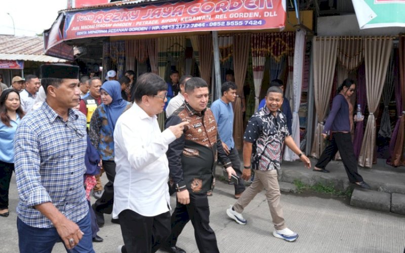 PENINJAUAN. Wali Kota Makassar, Munafri Arifuddin, melakukan peninjauan langsung ke kawasan New Makassar Mall yang lebih dikenal sebagai Pasar Sentral Makassar, Kamis (9/4/2026). foto: istimewa