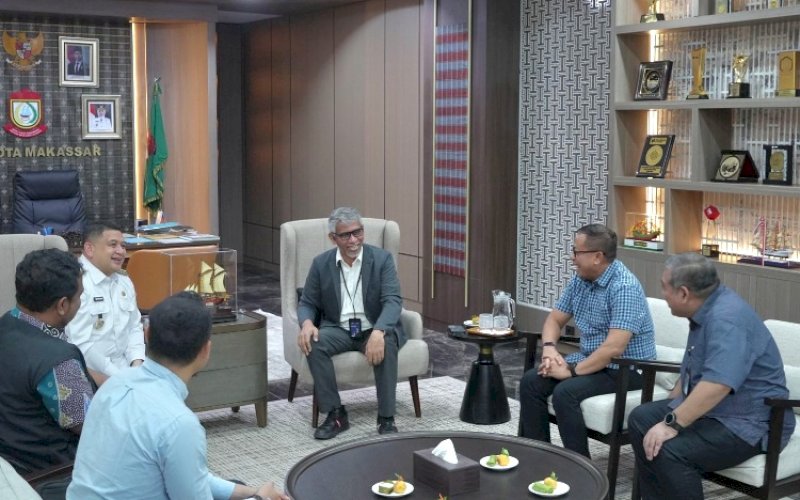 PERTEMUAN. Direktur Komersial PT Pelabuhan Indonesia (Persero) Farid Padang bersama Executive Director 4 Pelindo Regional 4 Abdul Azis bertemu Wali Kota Makassar Munafri Arifuddin di Balai Kota Makassar, Rabu (8/4/2026). foto: istimewa
