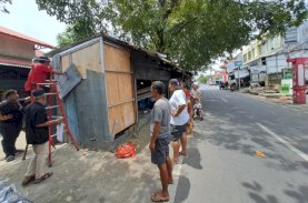 Lapak Liar Ganggu Saluran Drainase dan Kebersihan di Tallo Dibongkar