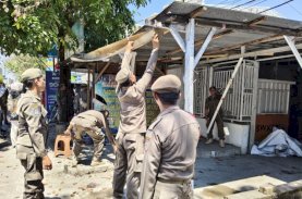 Penataan Kota Berlanjut, 27 Lapak PKL di Tallo Ditertibkan