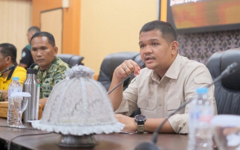 RAKOR. Bupati Bantaeng, M Fathul Fauzy Nurdin, menghadiri sekaligus membuka Rapat Koordinasi Antisipasi Dampak El Nino Godzilla terhadap Produksi dan Komoditas Pertanian di Ruang Pola Kantor Bupati Bantaeng, Jumat (24/4/2026). foto: istimewa