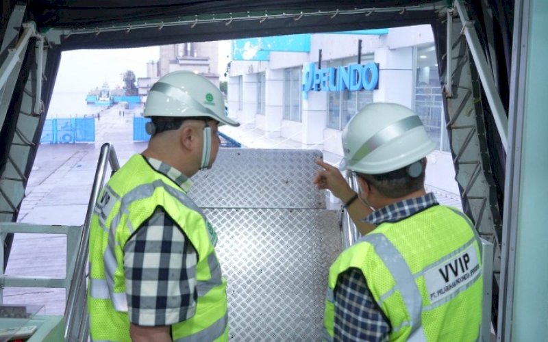 KUNJUNGAN. Direktur Utama Pelindo Achmad Muchtasyar didampingi Executive Director 4 Pelindo Regional 4 Abdul Azis melakukan kunjungan kerja ke Kantor Pelindo Regional 4, Jumat (1/5/2026). foto: istimewa