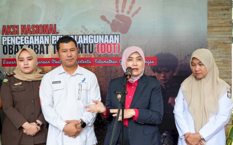 Aliyah Mustika Ilham (kedua kanan). foto: istimewa
