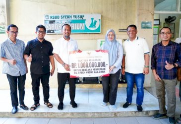 Andi Sudirman Sulaiman Serahkan Bantuan Rp1 Miliar untuk Pemulihan RSUD Syekh Yusuf Gowa Pascakebakaran