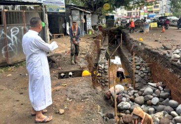 Andi Sudirman Sulaiman Tinjau Progres Jalan Hertasning, Drainase Diperbesar untuk Atasi Genangan