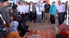 Produk Kriya Unggulan Batik Mawar dan Anyaman Lontar Tampil di Pameran Pinisi 24 Bulukumba